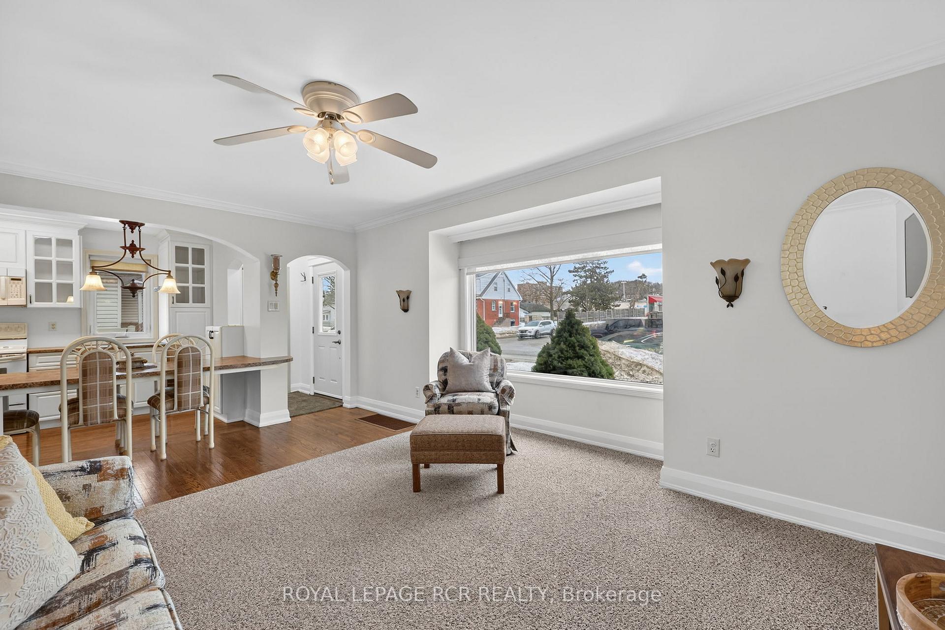 Photo 10 of 65 Donald Street, Barrie, Queen's Park — HOMEH