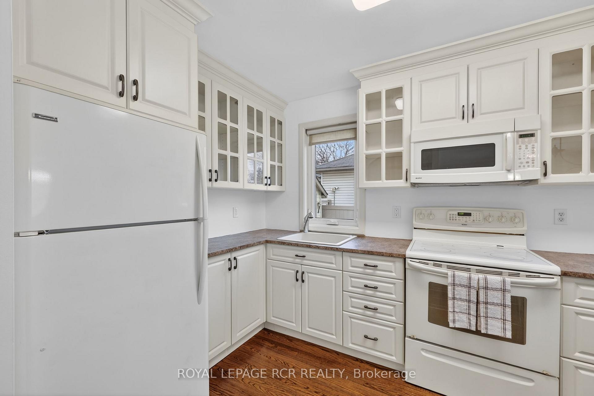 Photo 12 of 65 Donald Street, Barrie, Queen's Park — HOMEH