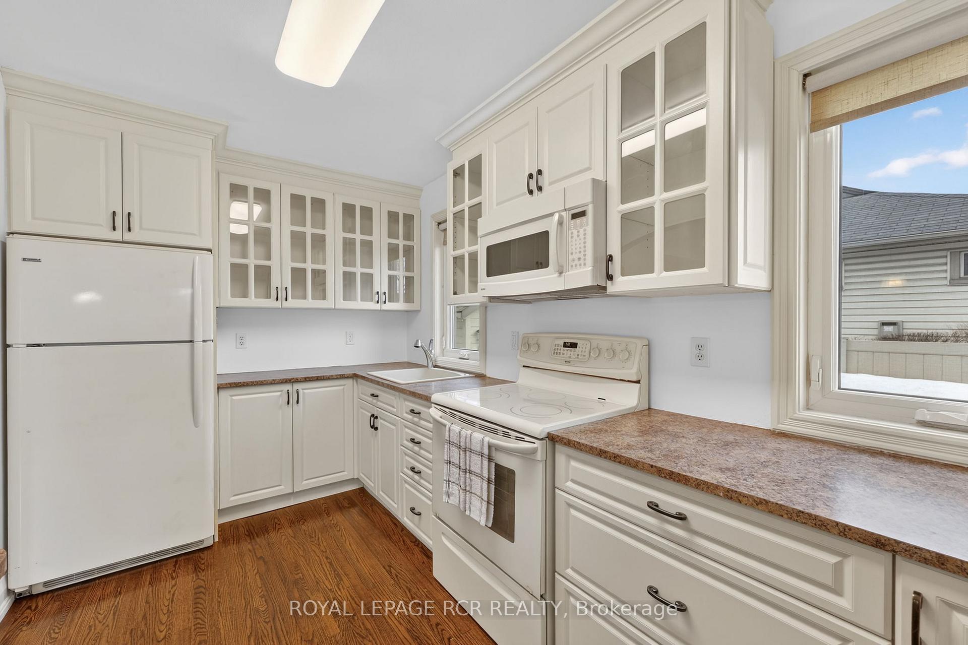 Photo 14 of 65 Donald Street, Barrie, Queen's Park — HOMEH