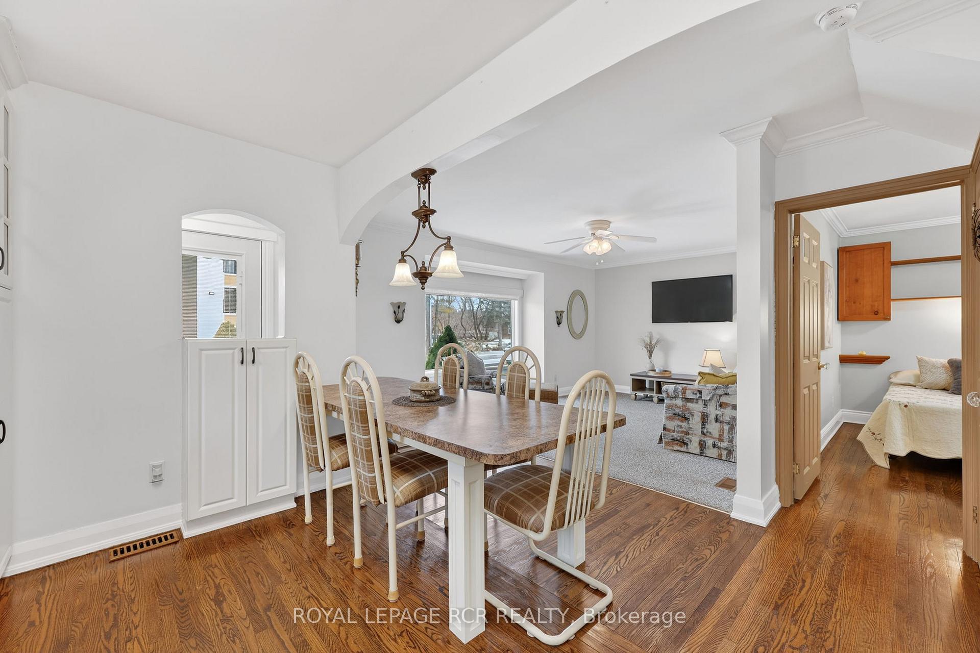 Photo 15 of 65 Donald Street, Barrie, Queen's Park — HOMEH