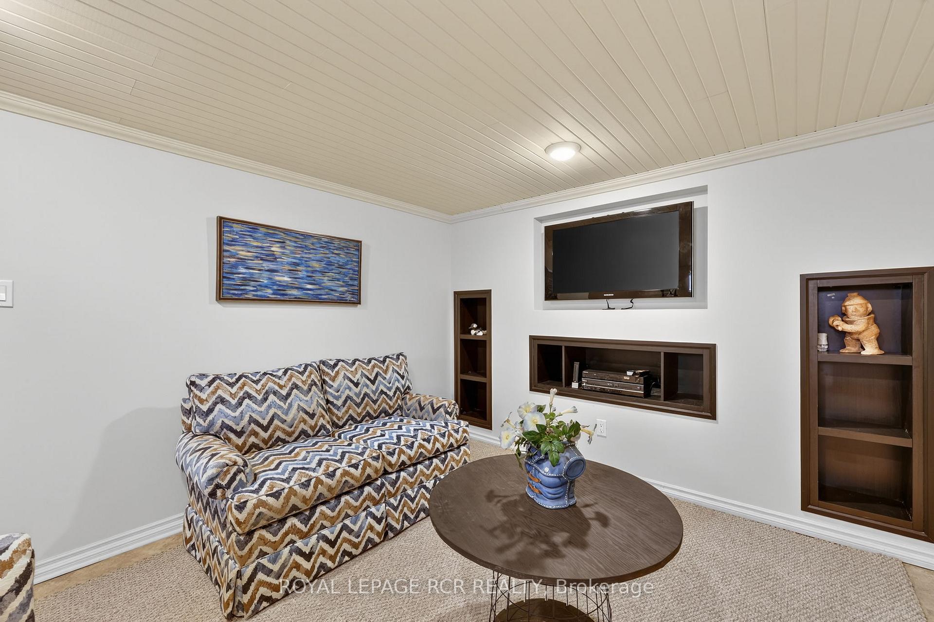 Photo 32 of 65 Donald Street, Barrie, Queen's Park — HOMEH