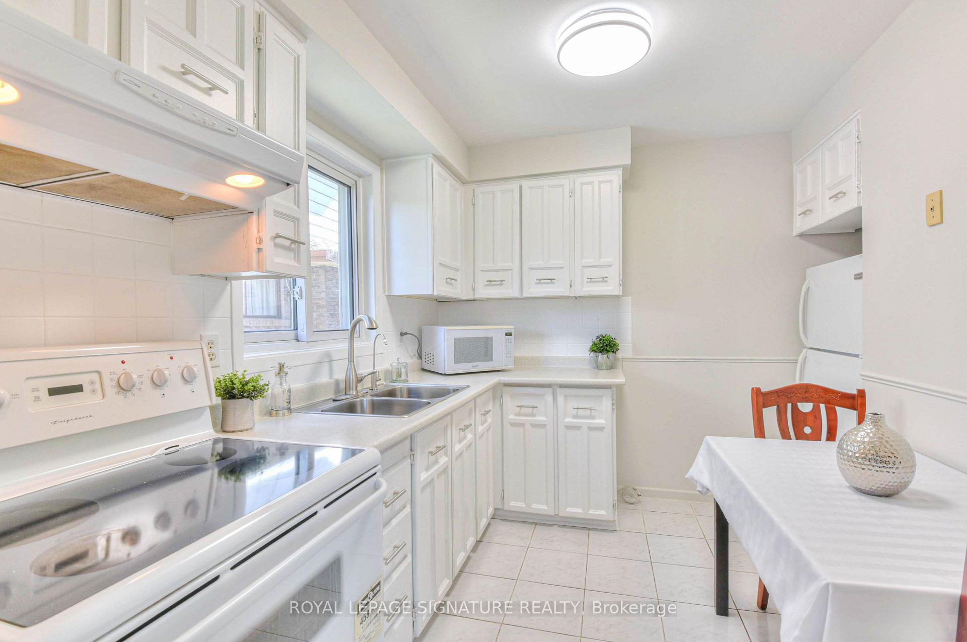 Photo 15 of 132 Valdor Drive, Scarborough, Agincourt North — HOMEH