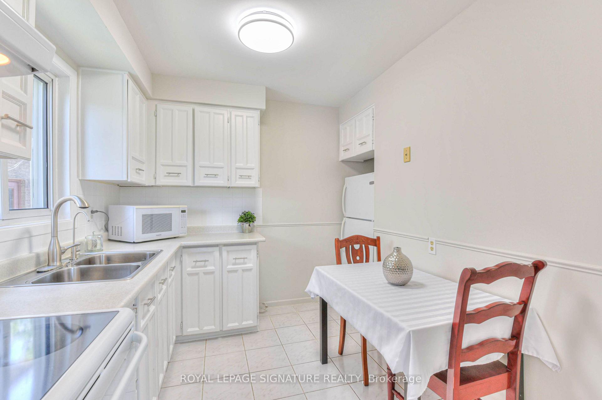 Photo 16 of 132 Valdor Drive, Scarborough, Agincourt North — HOMEH
