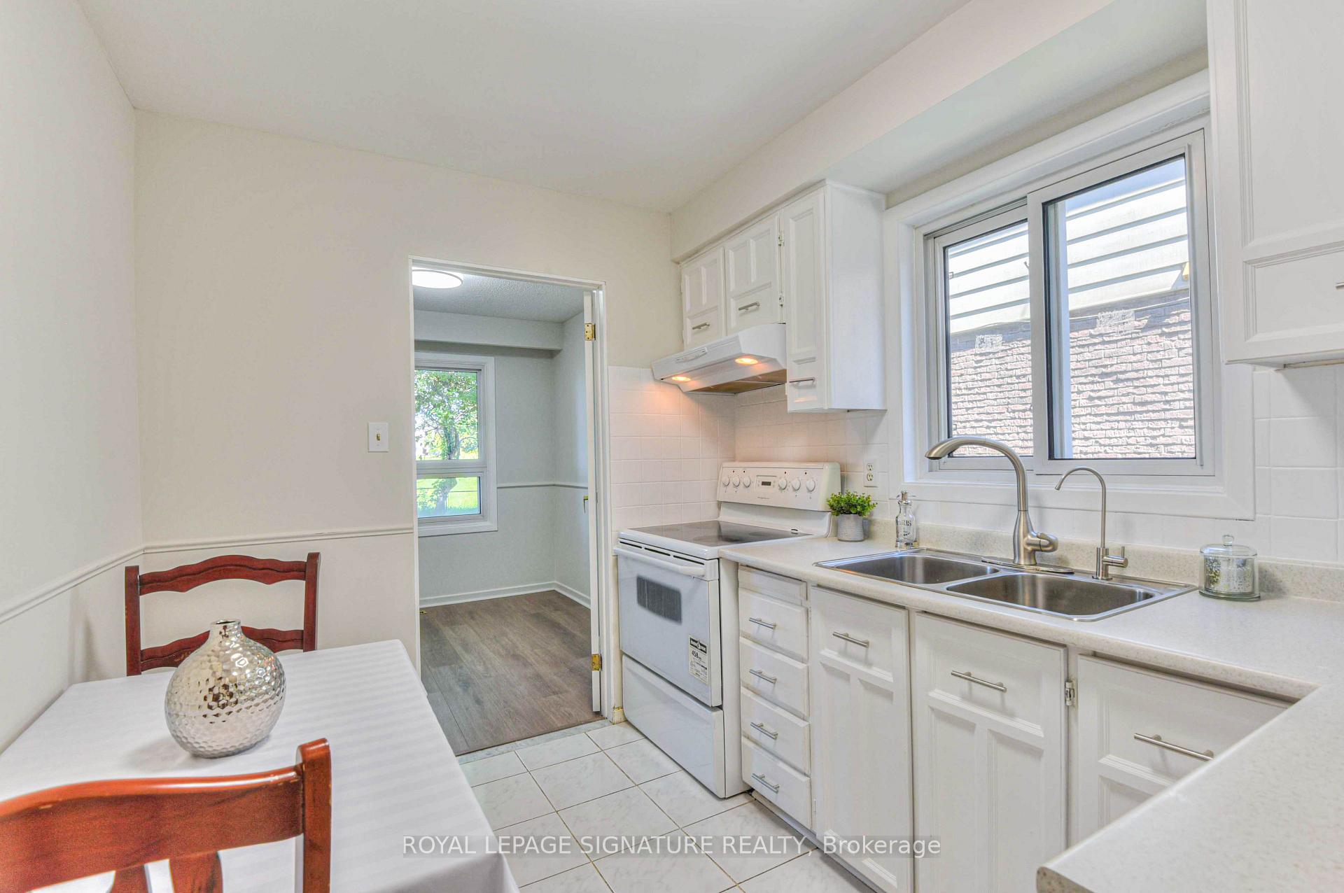 Photo 18 of 132 Valdor Drive, Scarborough, Agincourt North — HOMEH