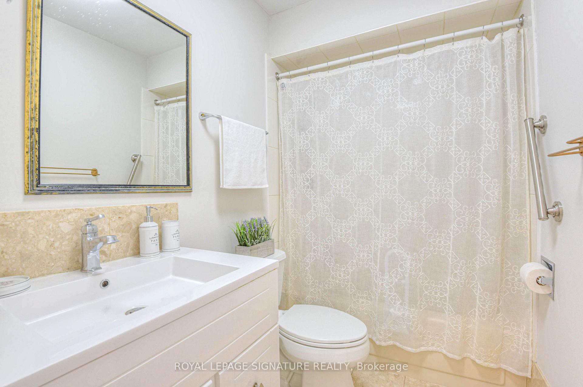 Photo 33 of 132 Valdor Drive, Scarborough, Agincourt North — HOMEH