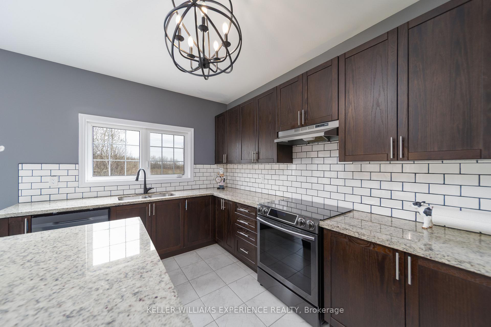 Photo 5 of 1601 Emberton Way, Innisfil, Alcona — HOMEH