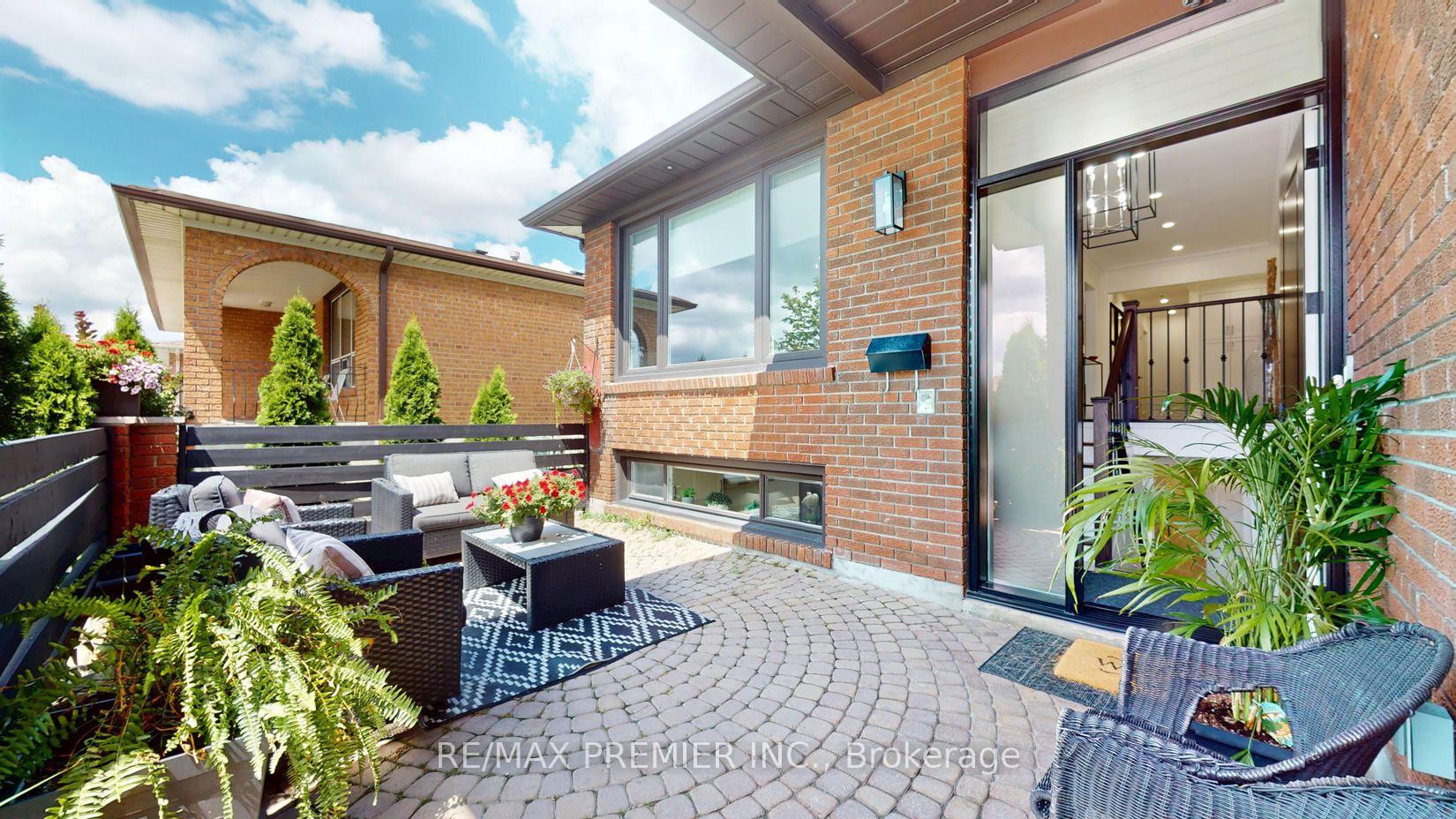Photo 5 of 438 Woodbridge Avenue, Vaughan, West Woodbridge — HOMEH