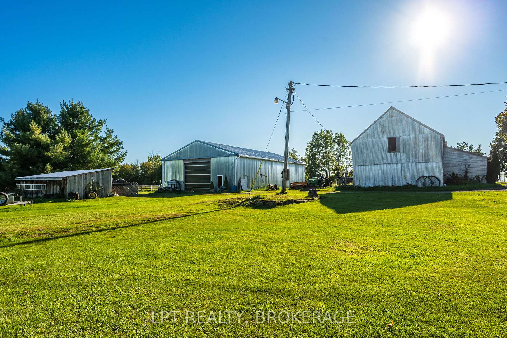 Photo 3 of 408 Chipmunk Ridge Road, Loyalist, Lennox and Addington - South — HOMEH