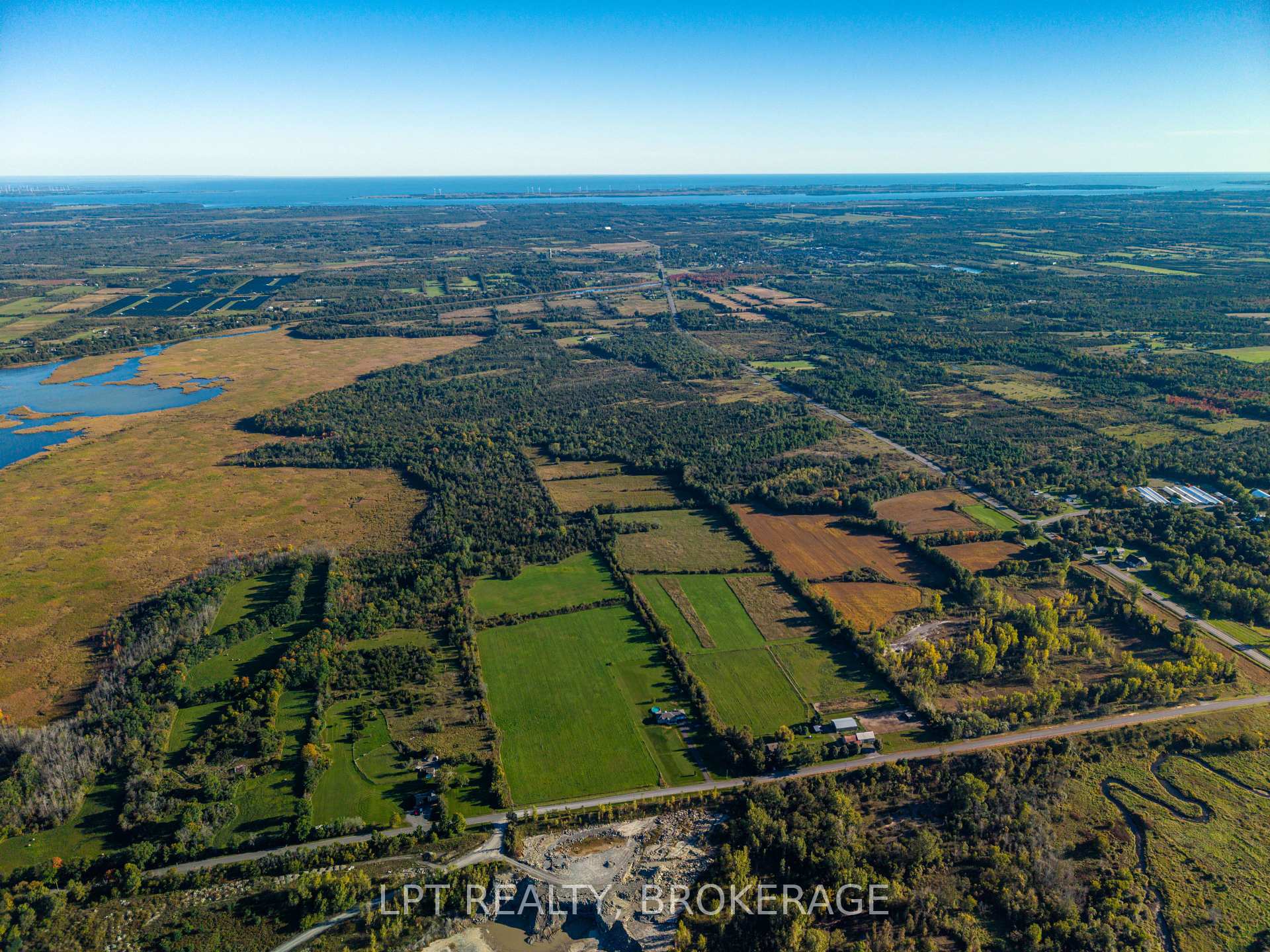 Photo 4 of 408 Chipmunk Ridge Road, Loyalist, Lennox and Addington - South — HOMEH
