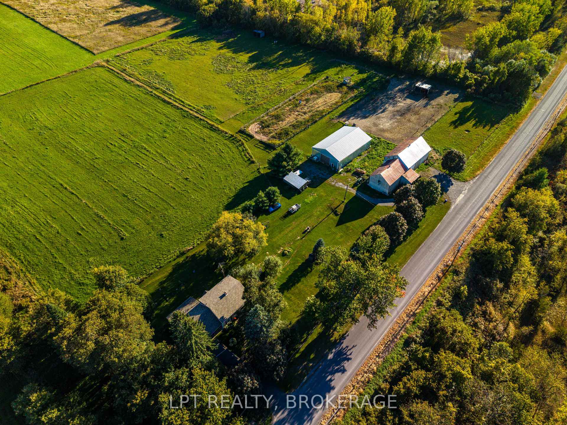 Photo 5 of 408 Chipmunk Ridge Road, Loyalist, Lennox and Addington - South — HOMEH