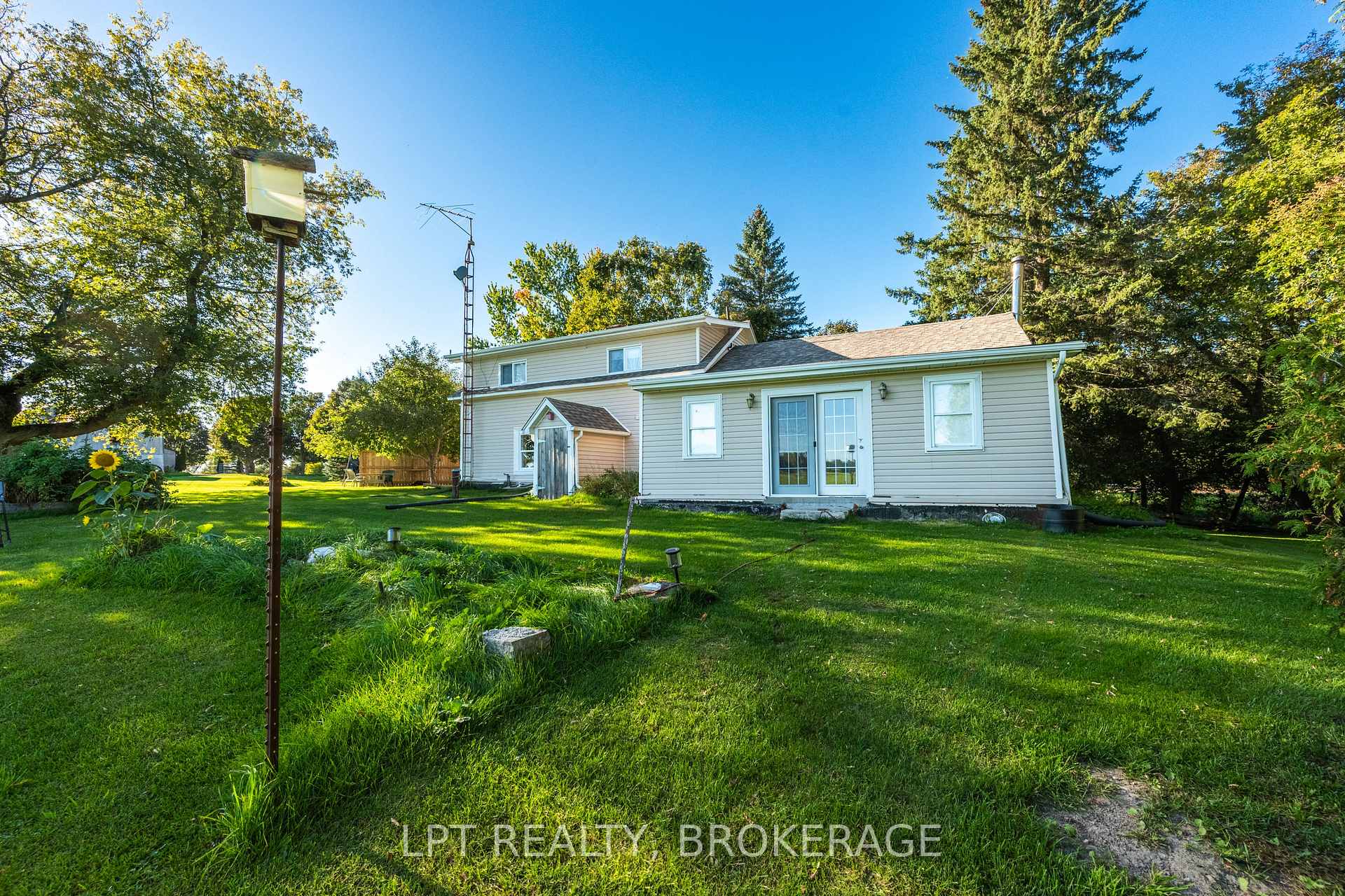 Photo 7 of 408 Chipmunk Ridge Road, Loyalist, Lennox and Addington - South — HOMEH