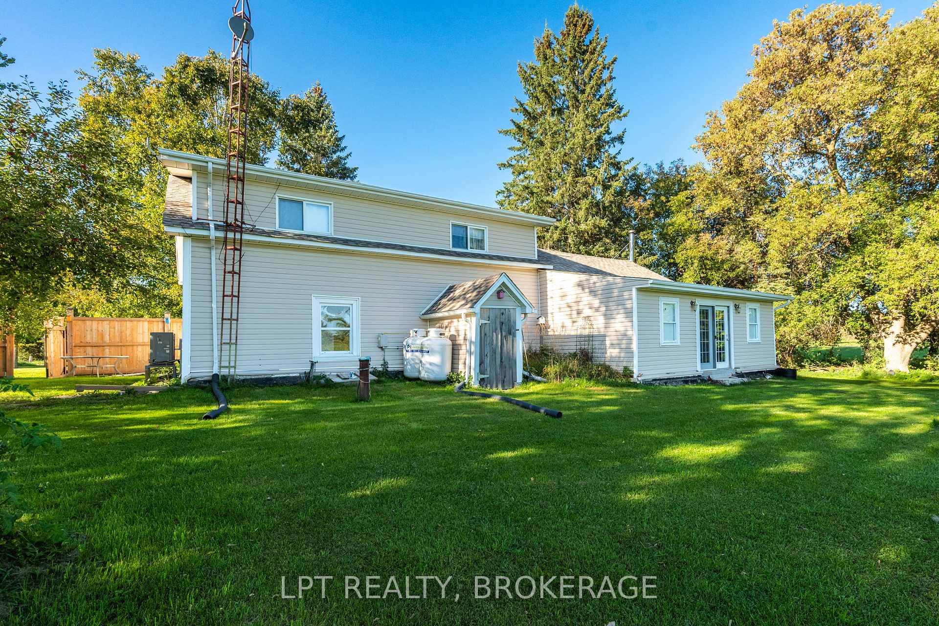 Photo 8 of 408 Chipmunk Ridge Road, Loyalist, Lennox and Addington - South — HOMEH
