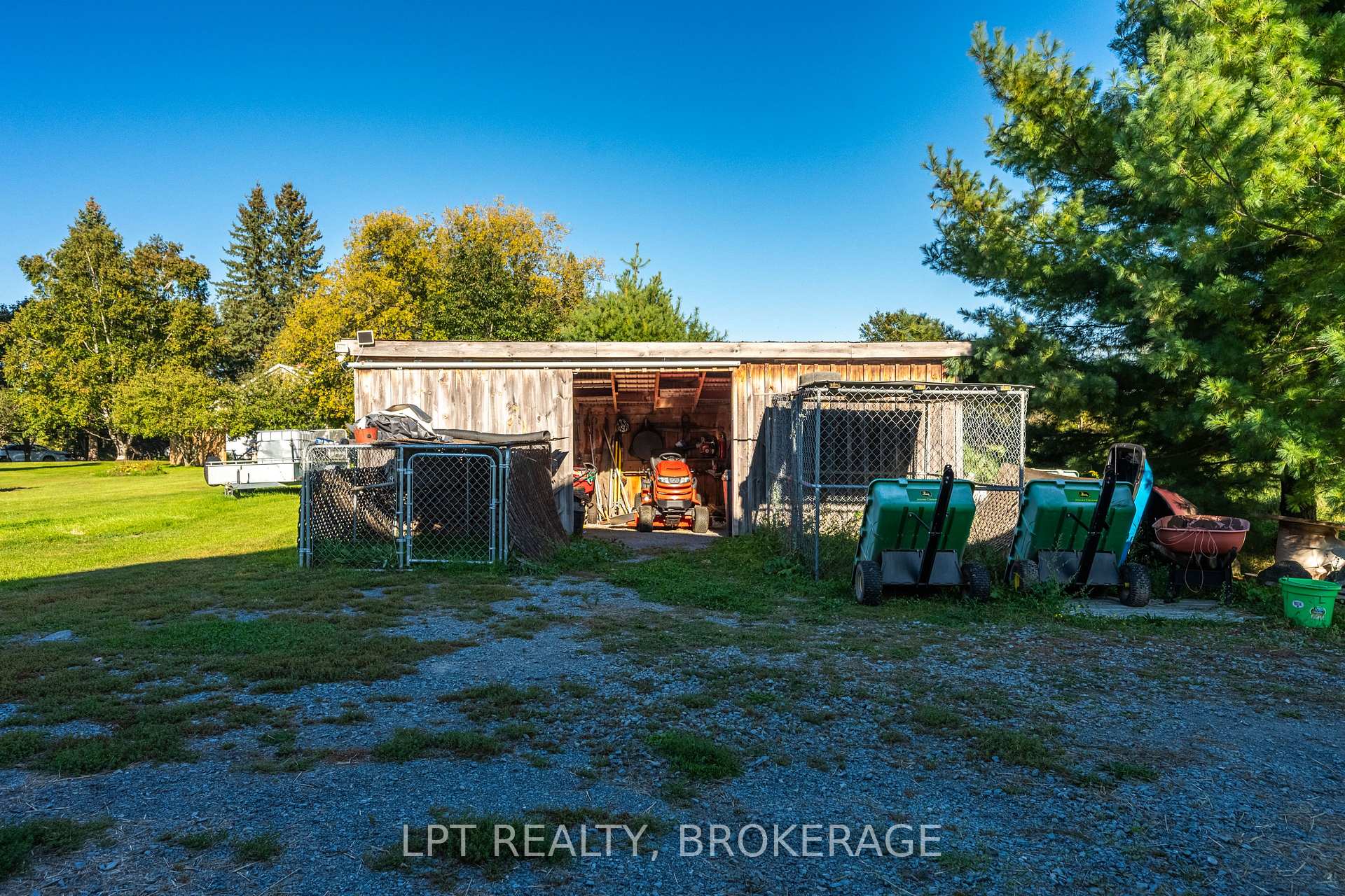 Photo 34 of 408 Chipmunk Ridge Road, Loyalist, Lennox and Addington - South — HOMEH