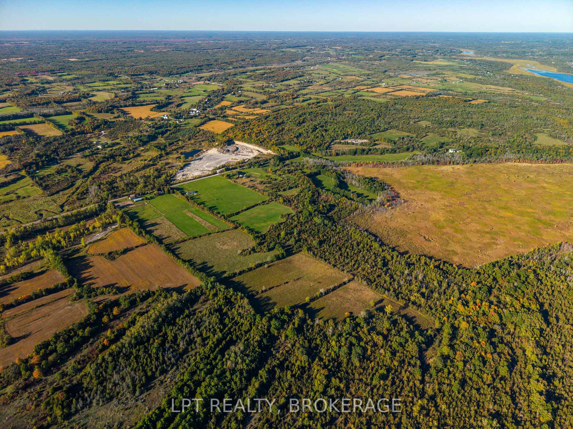 Photo 37 of 408 Chipmunk Ridge Road, Loyalist, Lennox and Addington - South — HOMEH