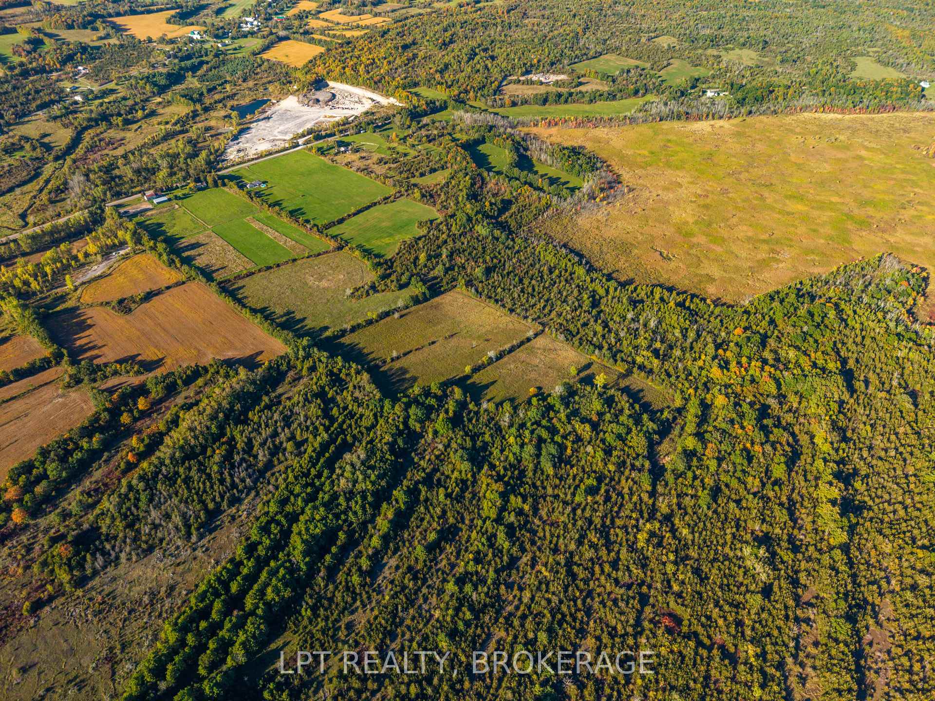 Photo 40 of 408 Chipmunk Ridge Road, Loyalist, Lennox and Addington - South — HOMEH