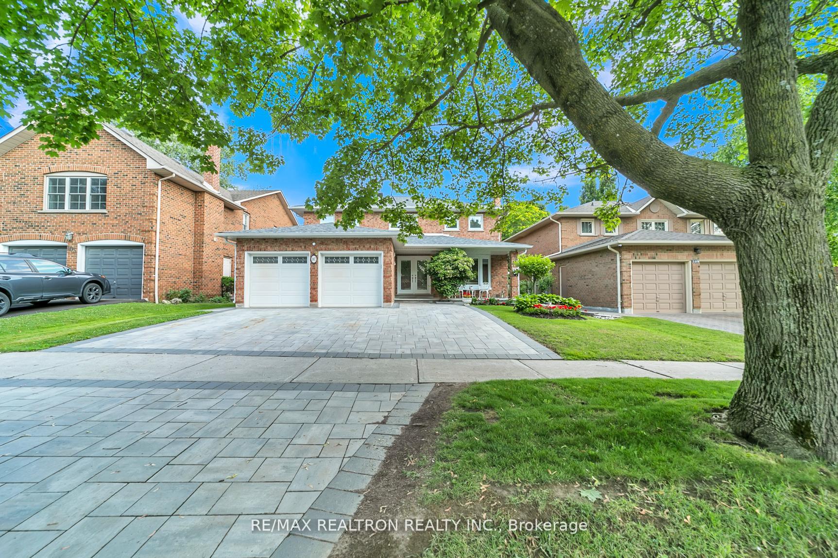 Photo 2 of 107 Golf Links Drive, Aurora, Aurora Heights — HOMEH