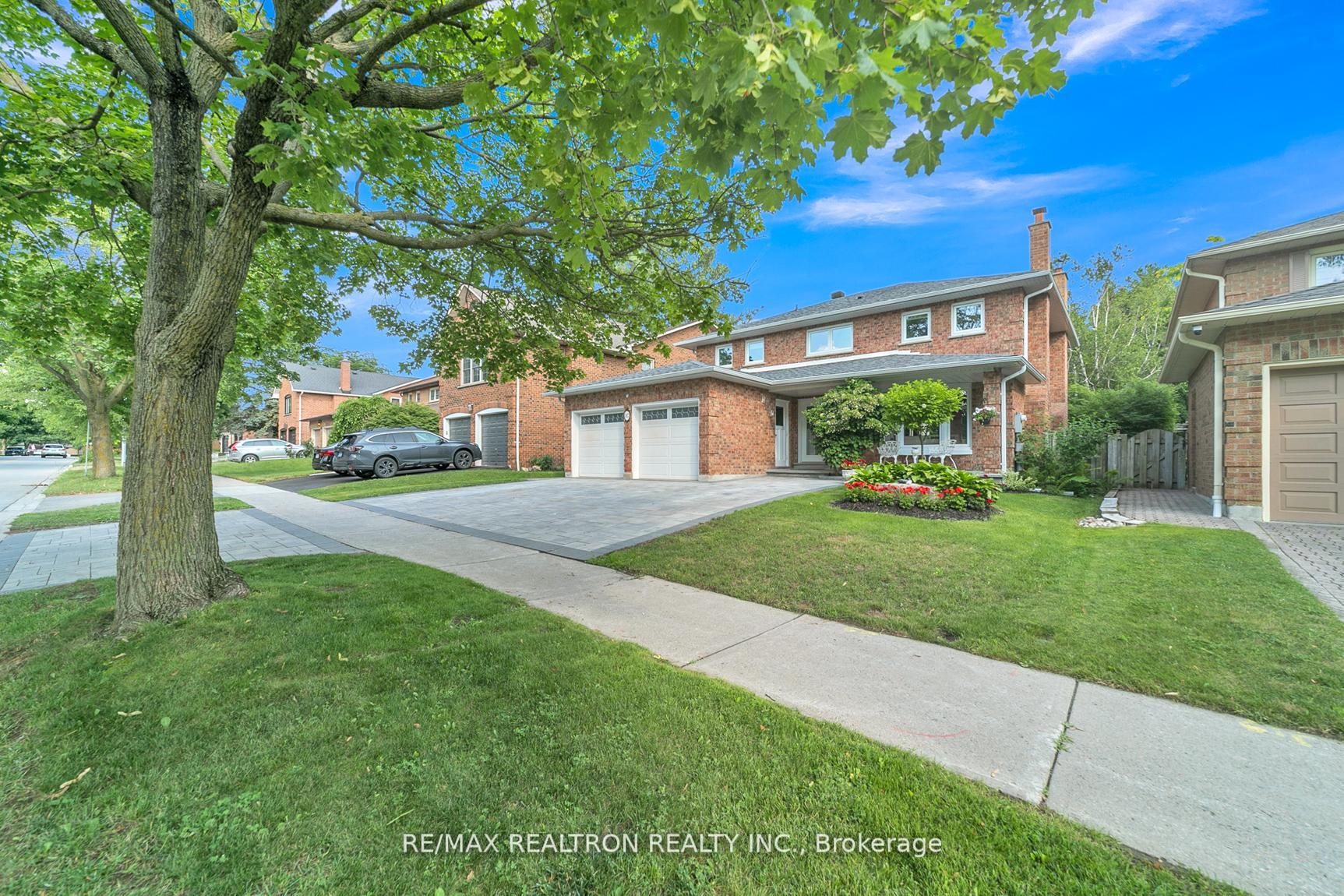 Photo 3 of 107 Golf Links Drive, Aurora, Aurora Heights — HOMEH