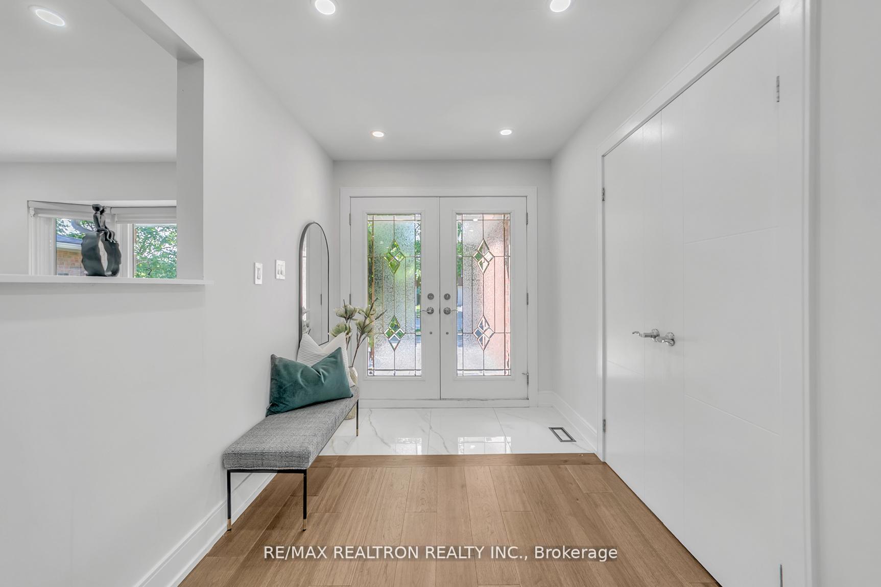 Photo 5 of 107 Golf Links Drive, Aurora, Aurora Heights — HOMEH