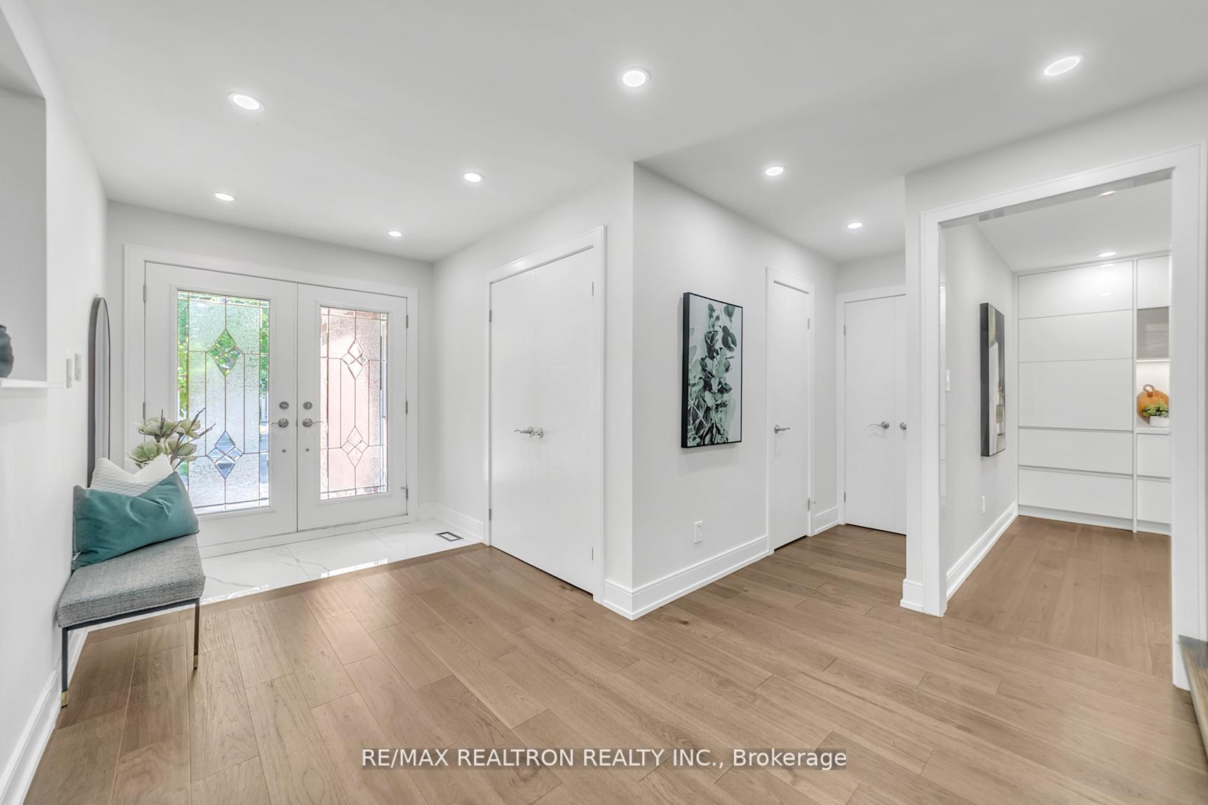 Photo 6 of 107 Golf Links Drive, Aurora, Aurora Heights — HOMEH