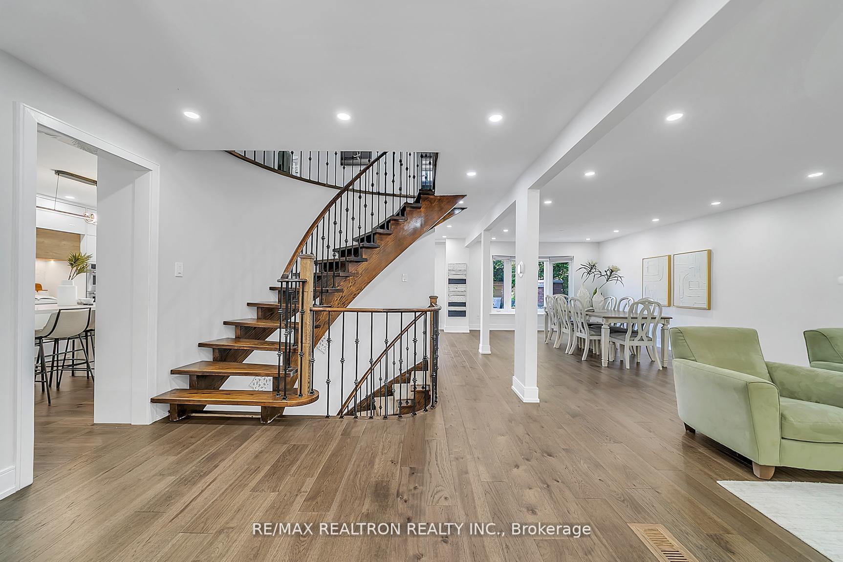 Photo 7 of 107 Golf Links Drive, Aurora, Aurora Heights — HOMEH