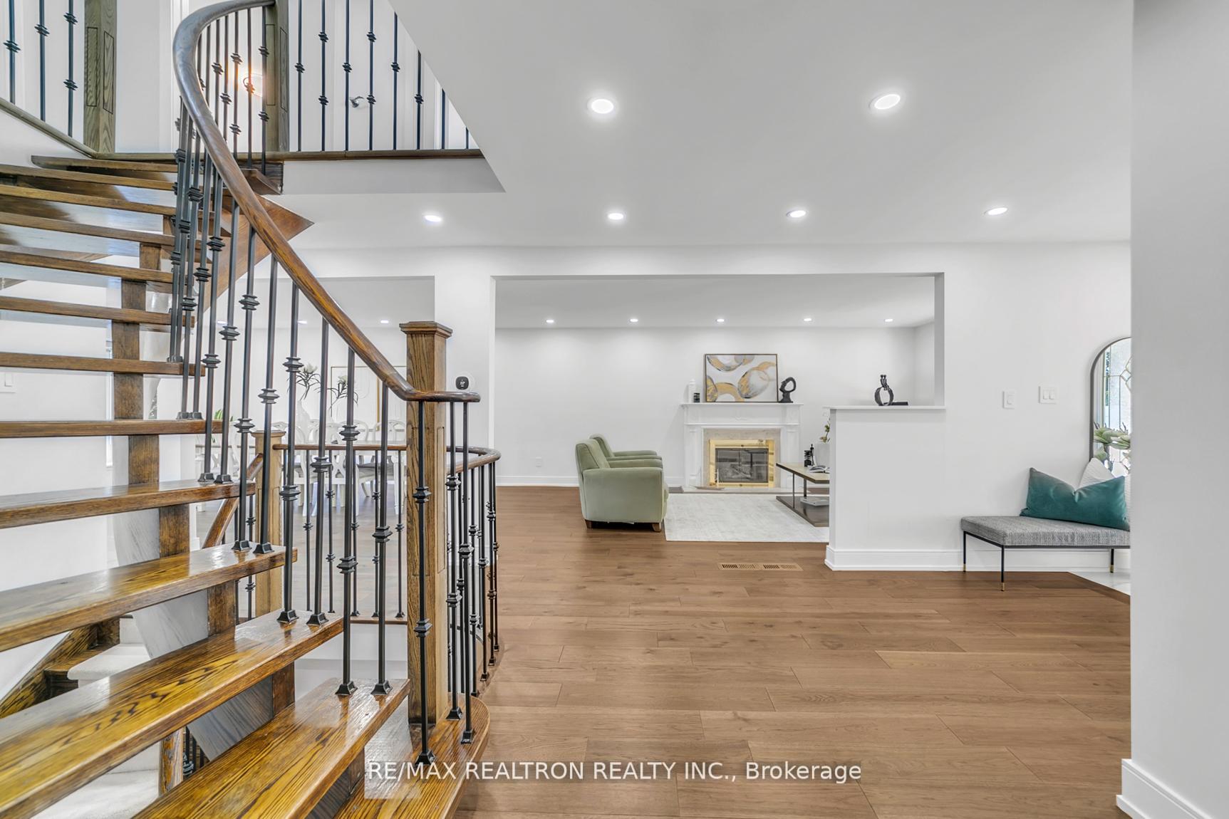 Photo 8 of 107 Golf Links Drive, Aurora, Aurora Heights — HOMEH