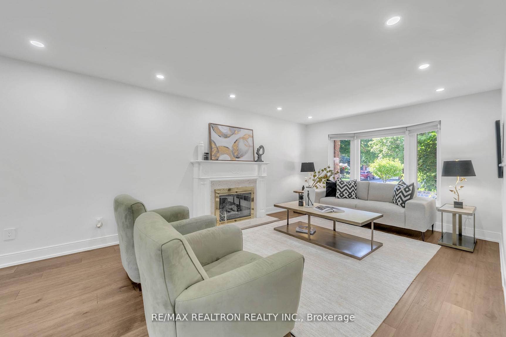Photo 9 of 107 Golf Links Drive, Aurora, Aurora Heights — HOMEH