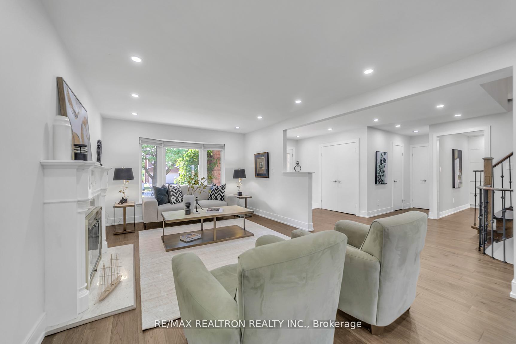 Photo 10 of 107 Golf Links Drive, Aurora, Aurora Heights — HOMEH