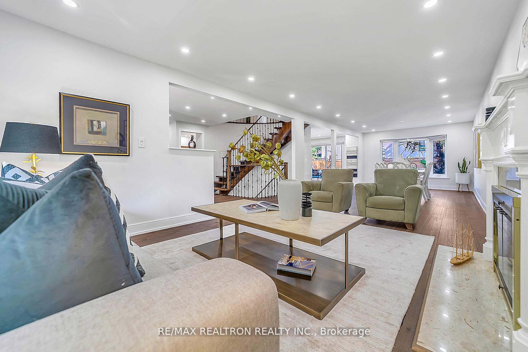 Photo 11 of 107 Golf Links Drive, Aurora, Aurora Heights — HOMEH