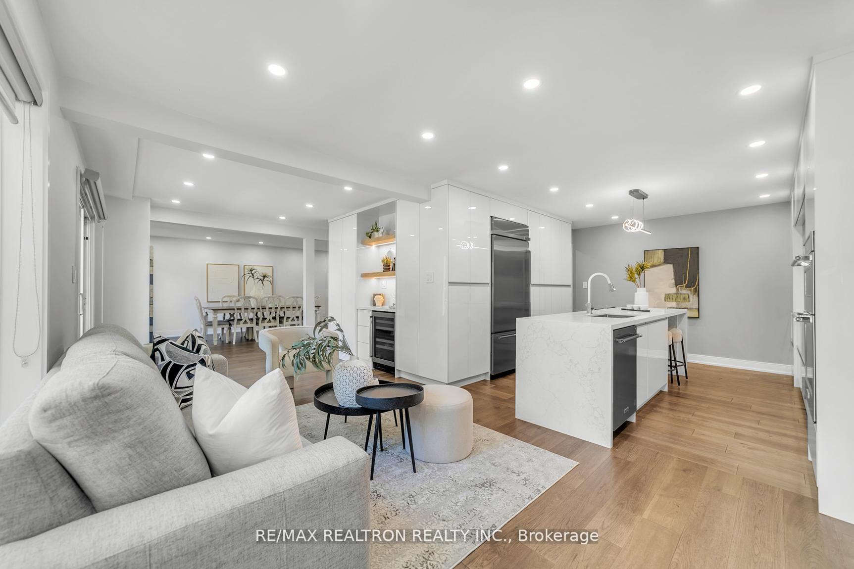 Photo 18 of 107 Golf Links Drive, Aurora, Aurora Heights — HOMEH
