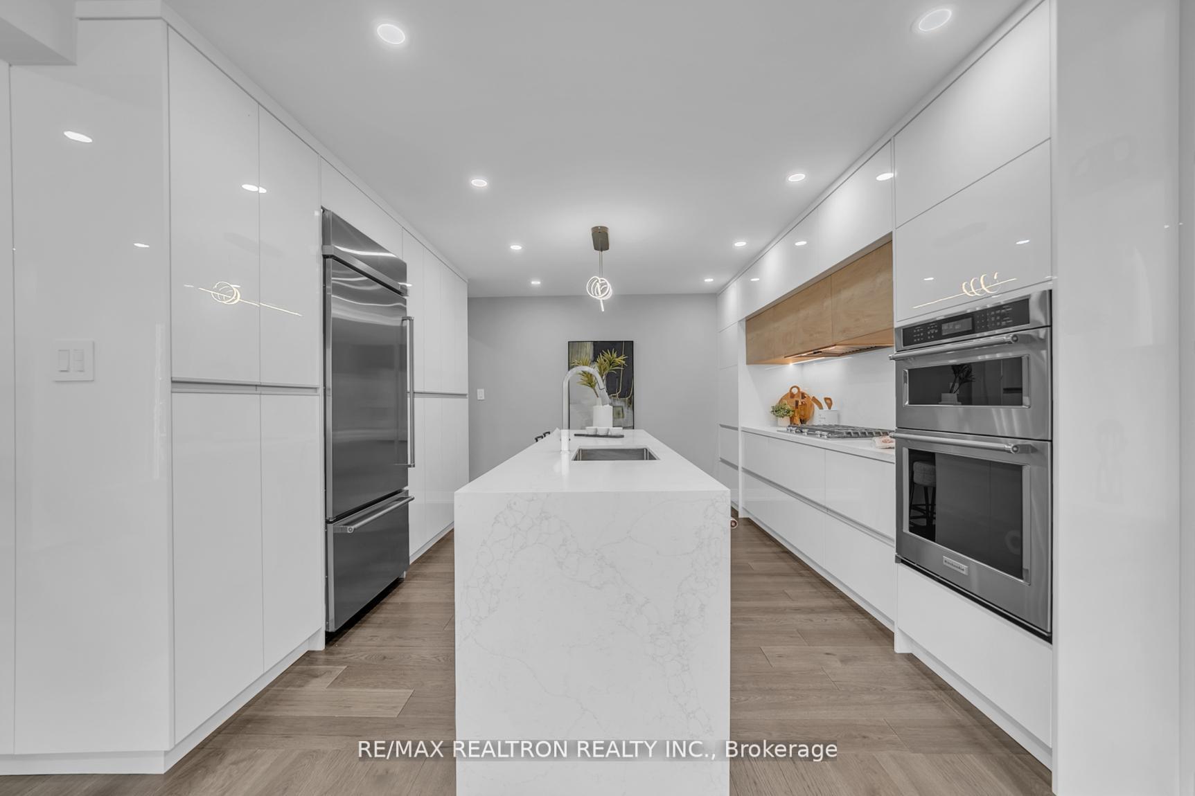 Photo 19 of 107 Golf Links Drive, Aurora, Aurora Heights — HOMEH