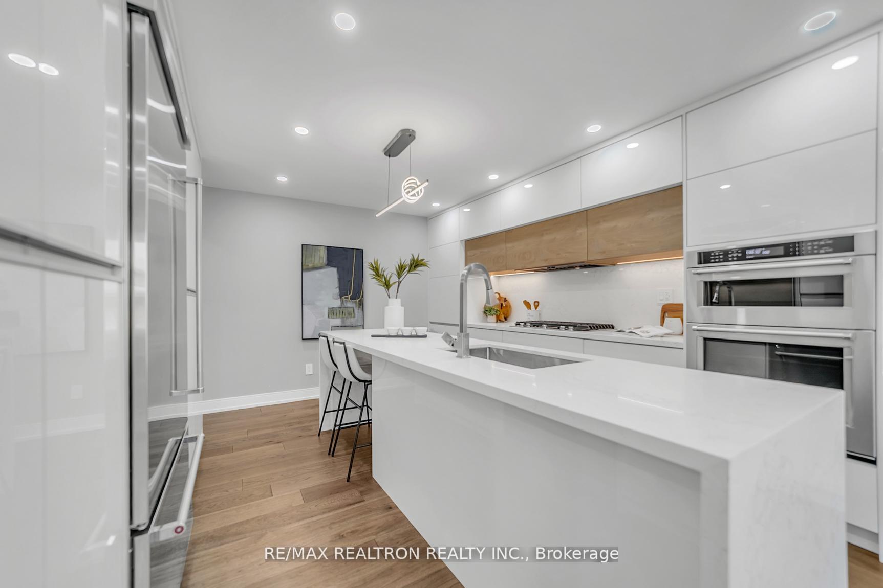 Photo 20 of 107 Golf Links Drive, Aurora, Aurora Heights — HOMEH