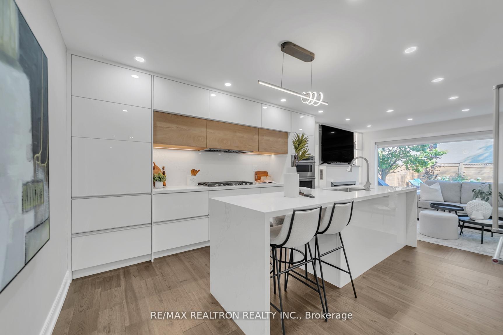 Photo 21 of 107 Golf Links Drive, Aurora, Aurora Heights — HOMEH