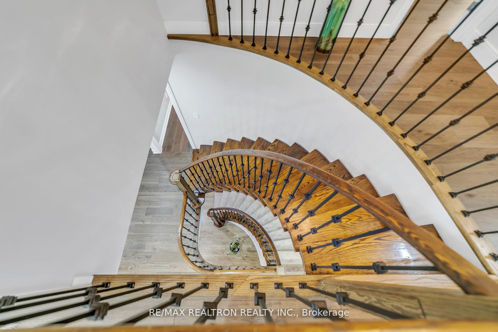 Photo 22 of 107 Golf Links Drive, Aurora, Aurora Heights — HOMEH