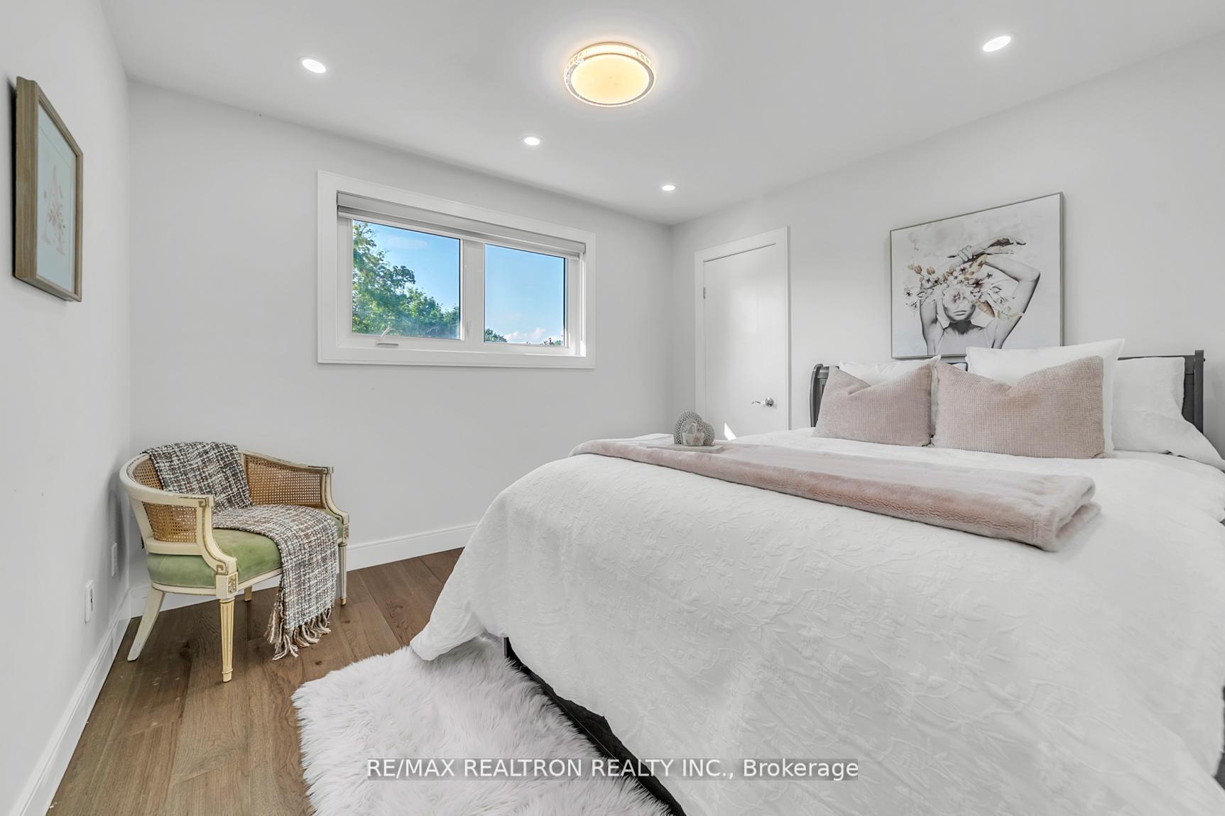 Photo 23 of 107 Golf Links Drive, Aurora, Aurora Heights — HOMEH