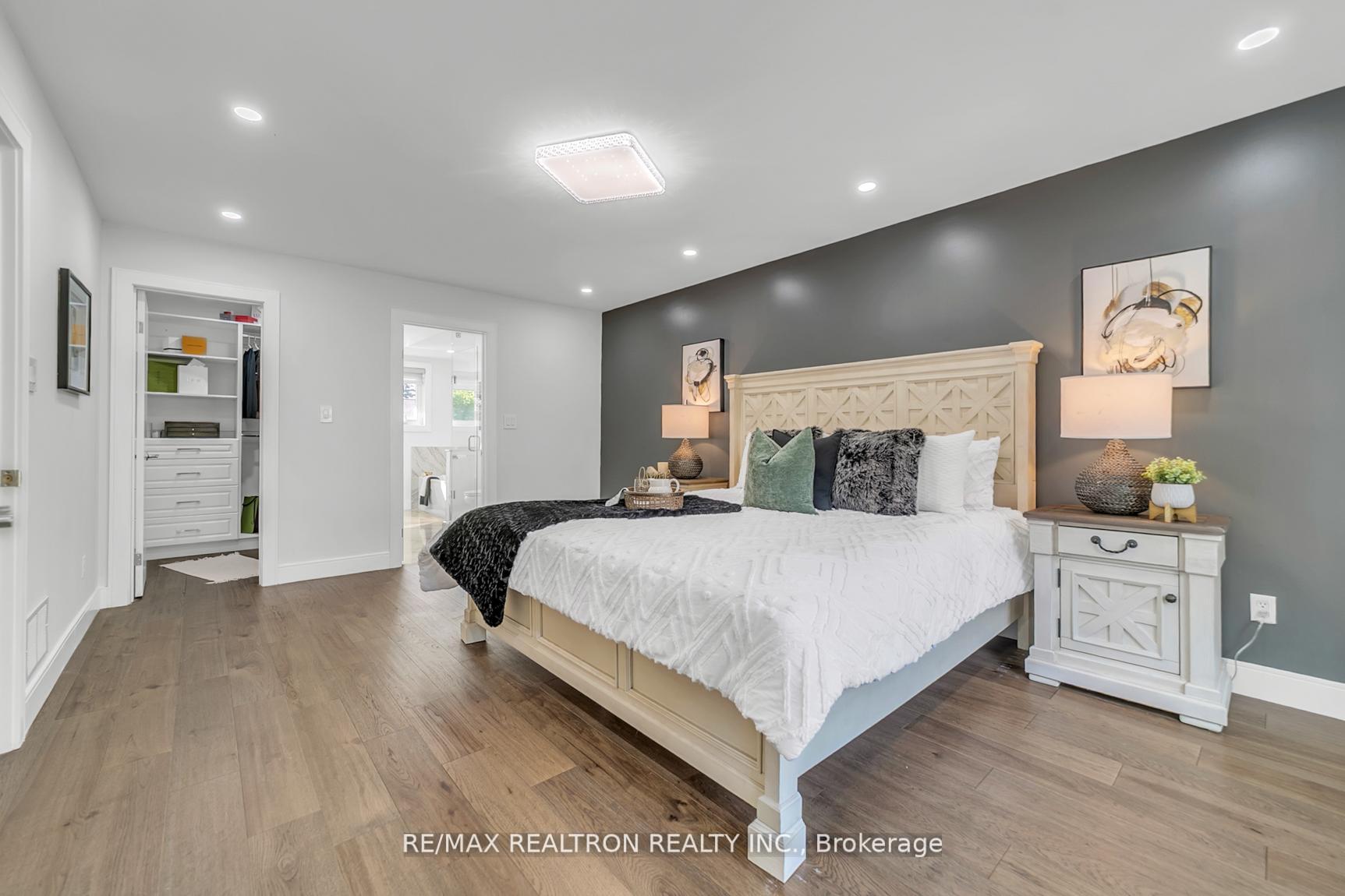 Photo 27 of 107 Golf Links Drive, Aurora, Aurora Heights — HOMEH