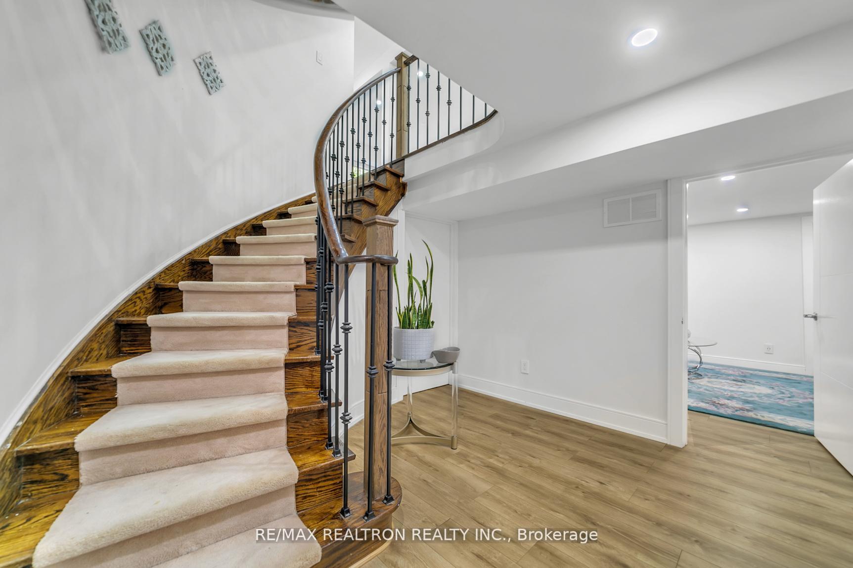 Photo 30 of 107 Golf Links Drive, Aurora, Aurora Heights — HOMEH