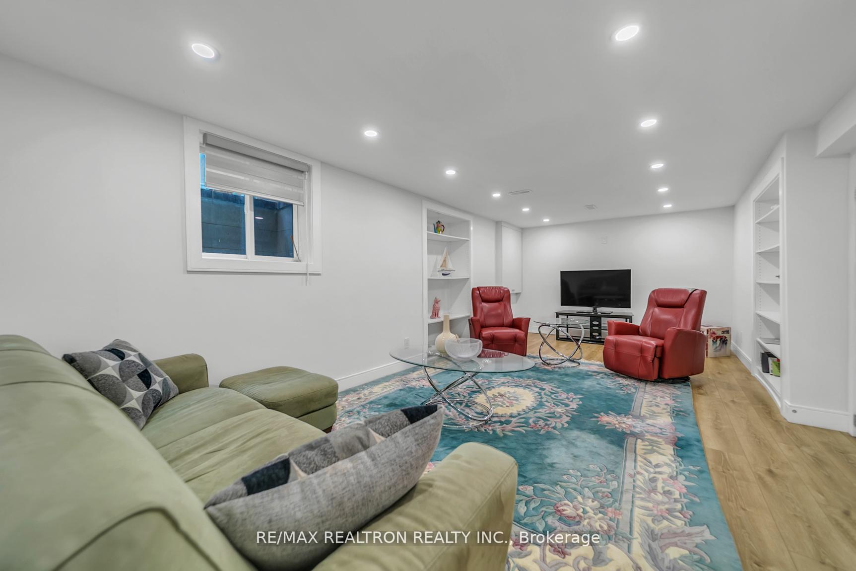 Photo 32 of 107 Golf Links Drive, Aurora, Aurora Heights — HOMEH