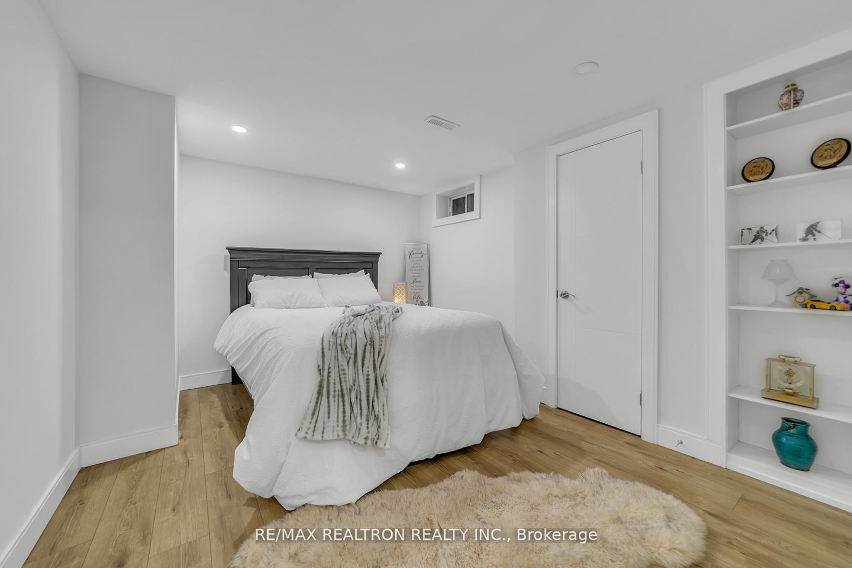 Photo 33 of 107 Golf Links Drive, Aurora, Aurora Heights — HOMEH