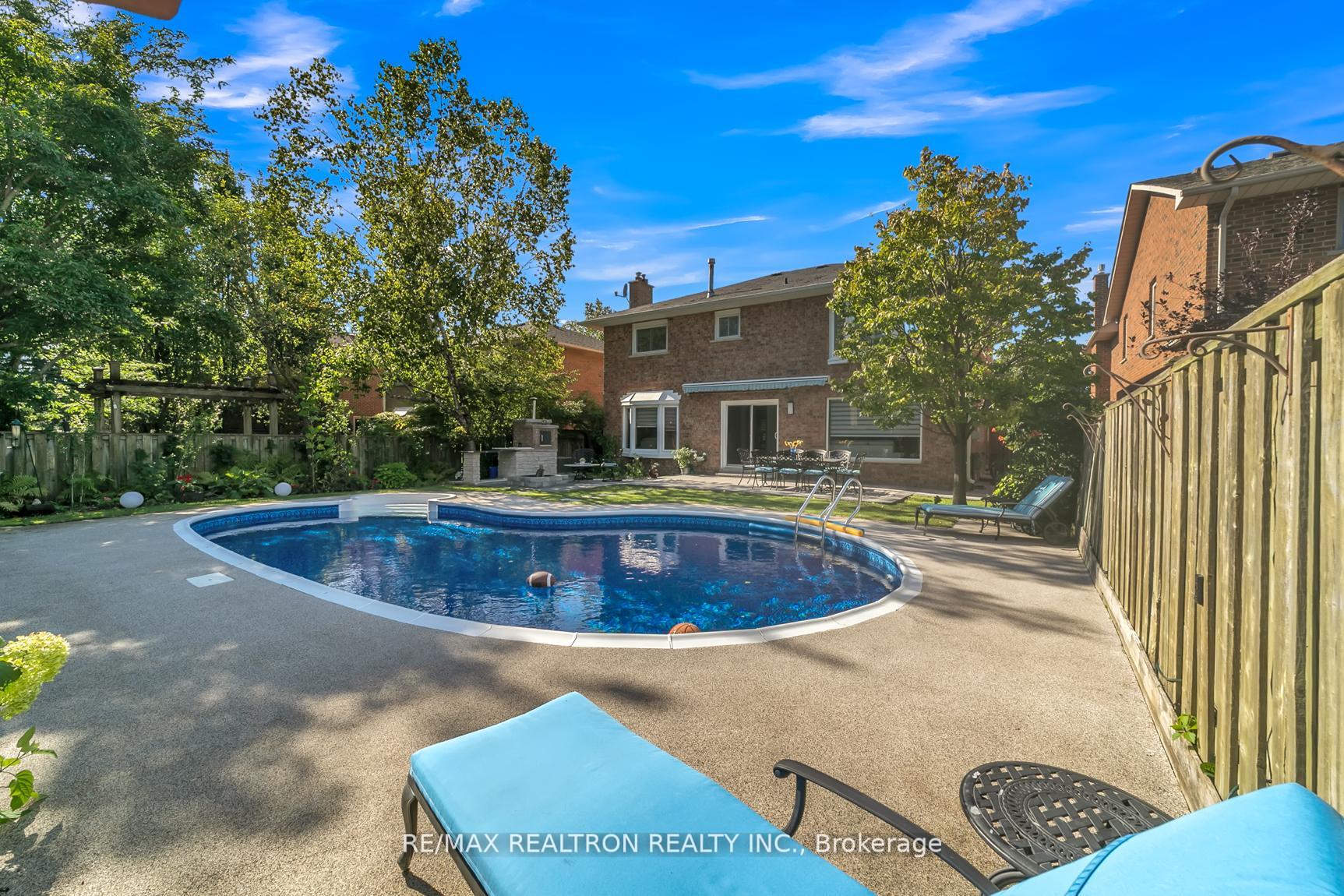Photo 36 of 107 Golf Links Drive, Aurora, Aurora Heights — HOMEH