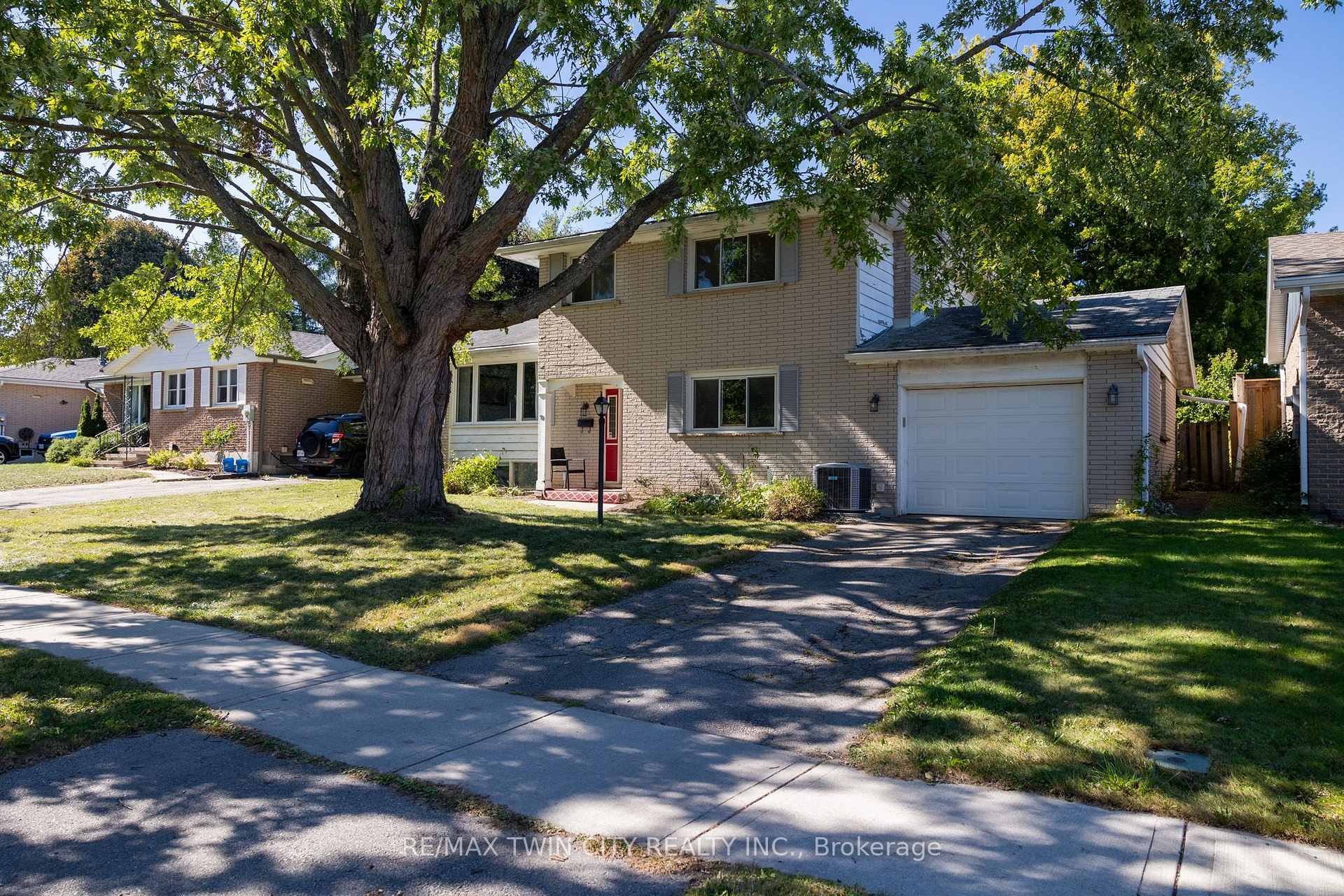 Photo 4 of 52 Brier Park Road, Brantford, Brier Park — HOMEH