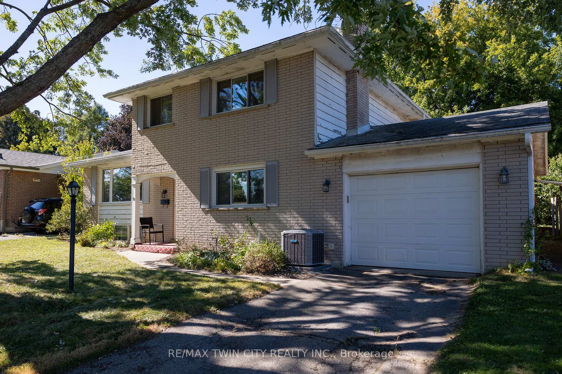 Photo 6 of 52 Brier Park Road, Brantford, Brier Park — HOMEH