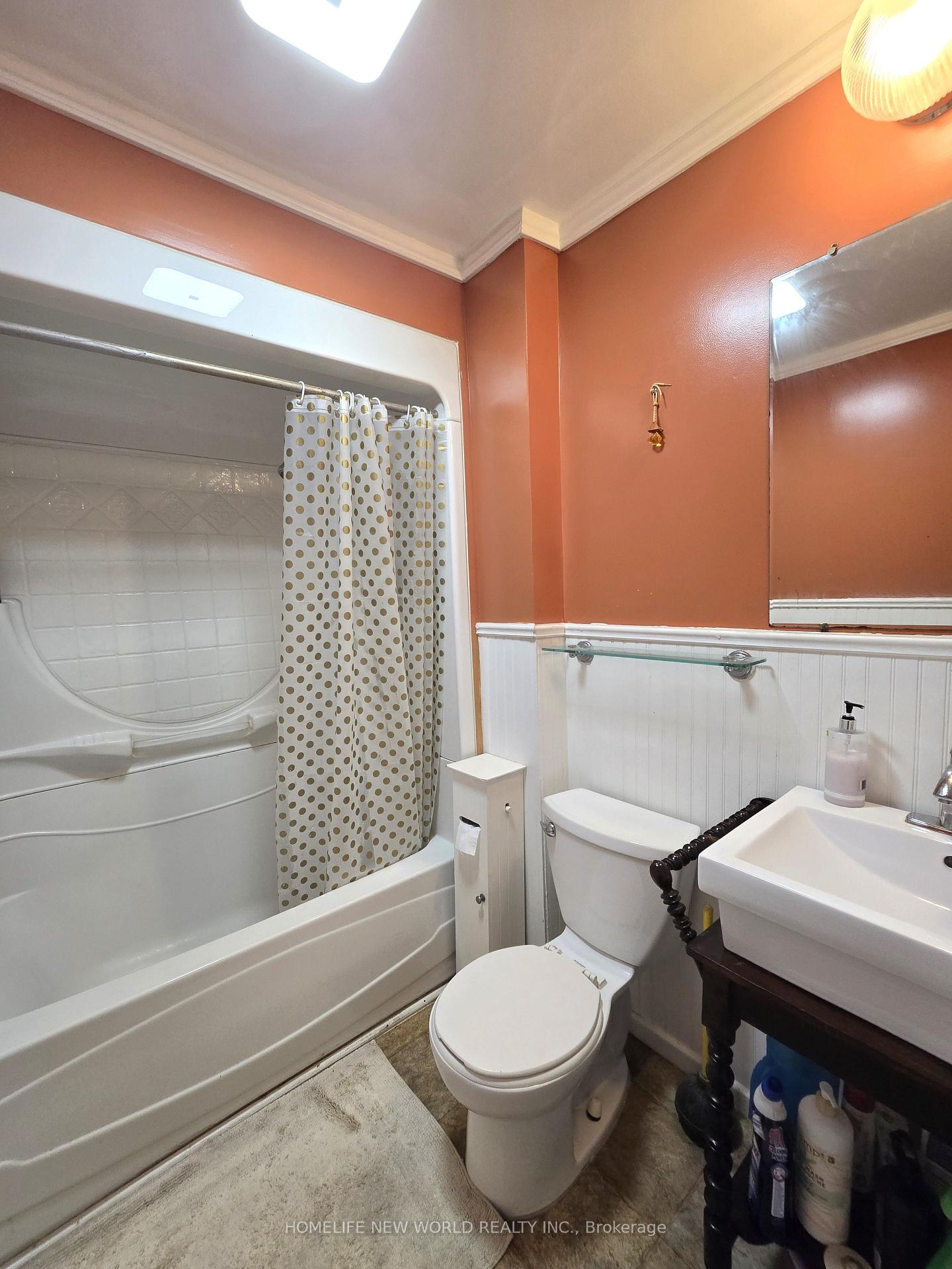 Photo 8 of 424 Upper Sherman Avenue, Hamilton, Eastmount — HOMEH