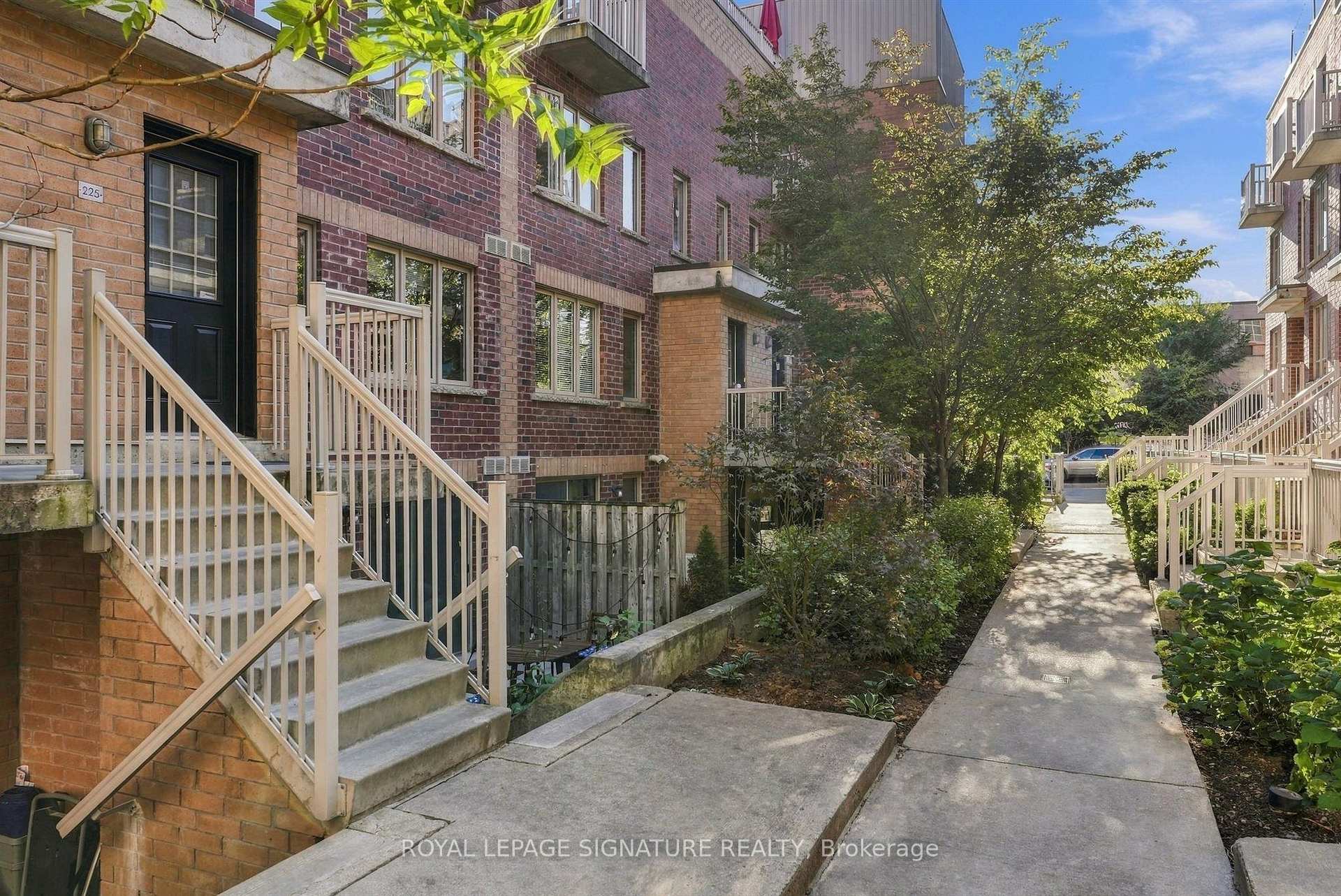 Photo 5 of Unit 225, 11 Ruttan Street, Toronto, Dufferin Grove — HOMEH