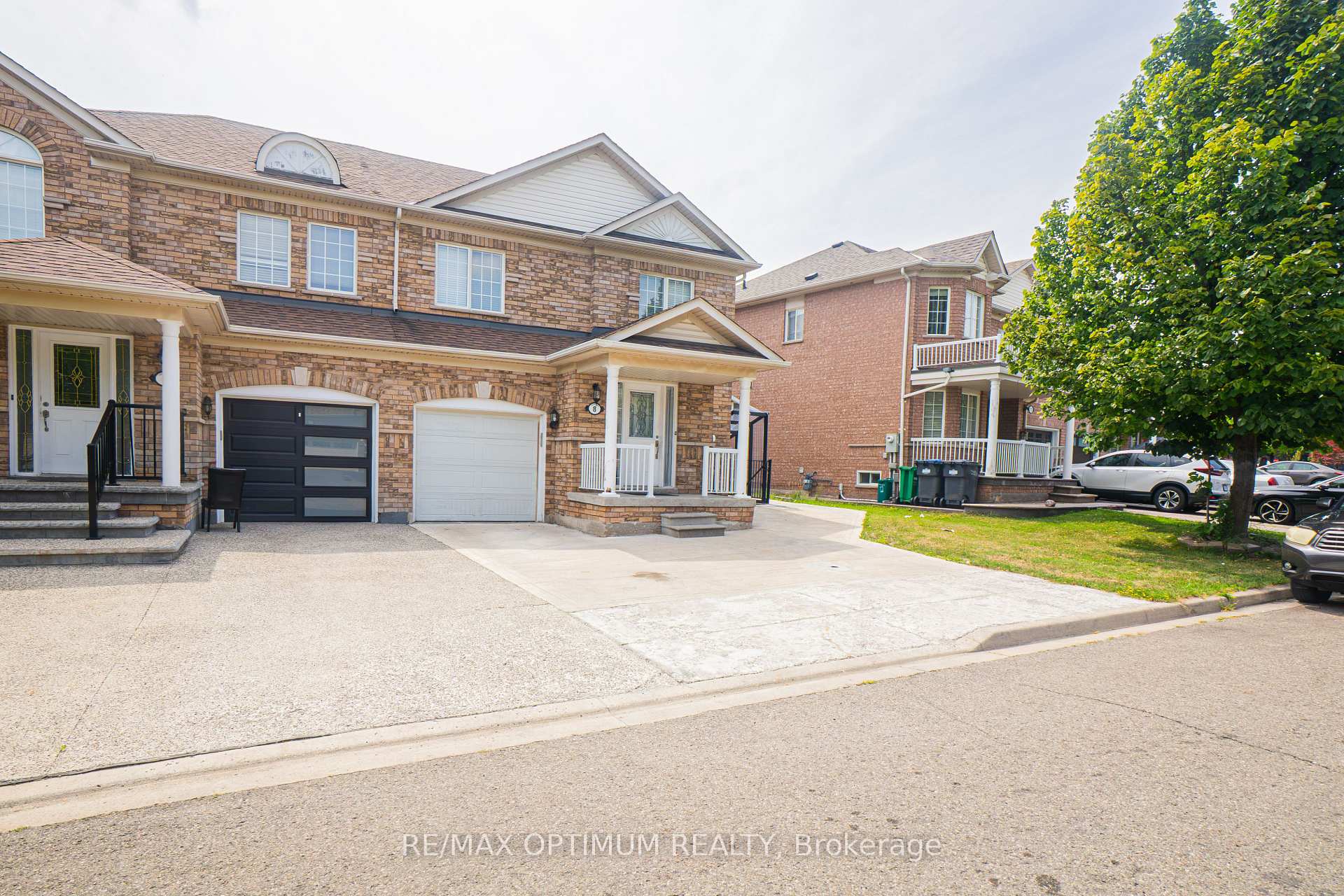 Photo 2 of 8 Topiary Lane, Brampton, Fletcher's Meadow — HOMEH