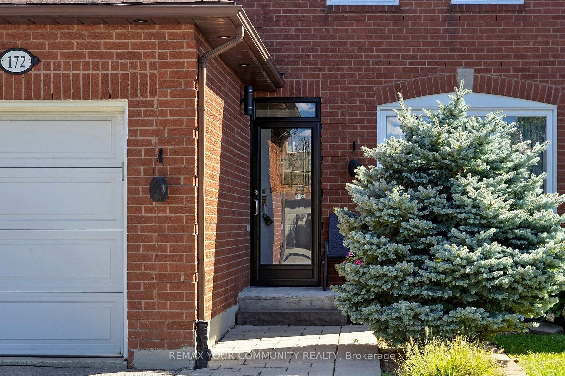 Photo 2 of 172 Patna Crescent, Vaughan, Maple — HOMEH