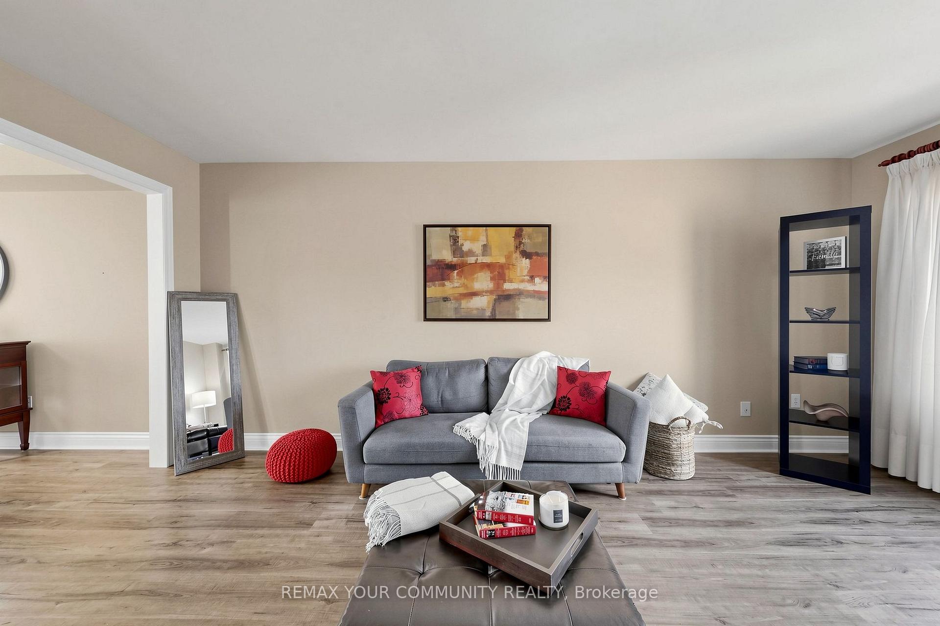 Photo 4 of 172 Patna Crescent, Vaughan, Maple — HOMEH