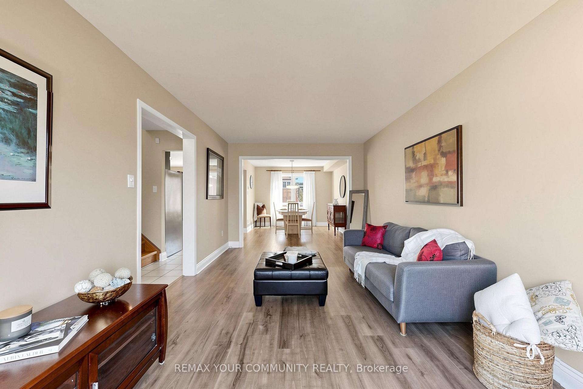 Photo 5 of 172 Patna Crescent, Vaughan, Maple — HOMEH