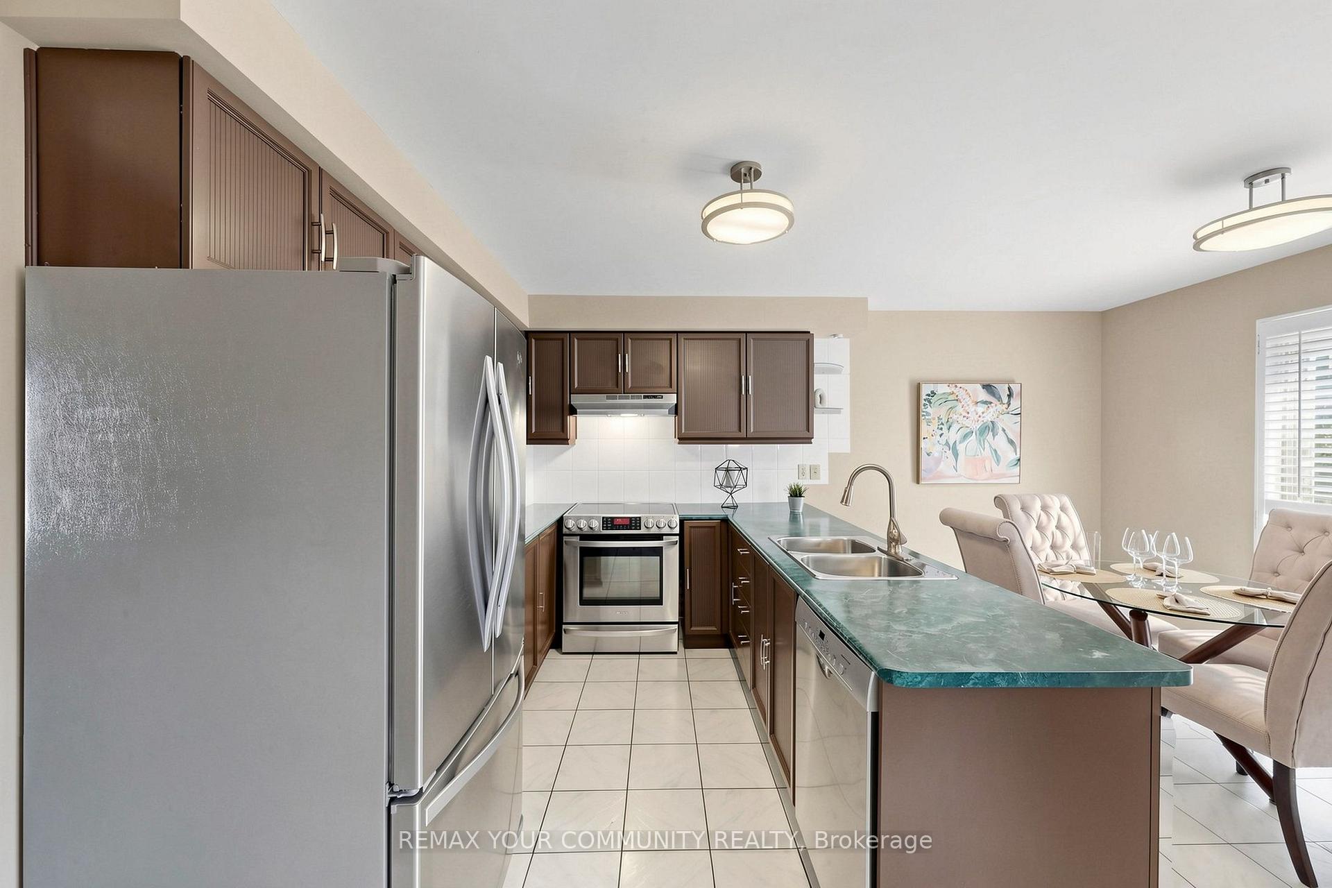 Photo 11 of 172 Patna Crescent, Vaughan, Maple — HOMEH