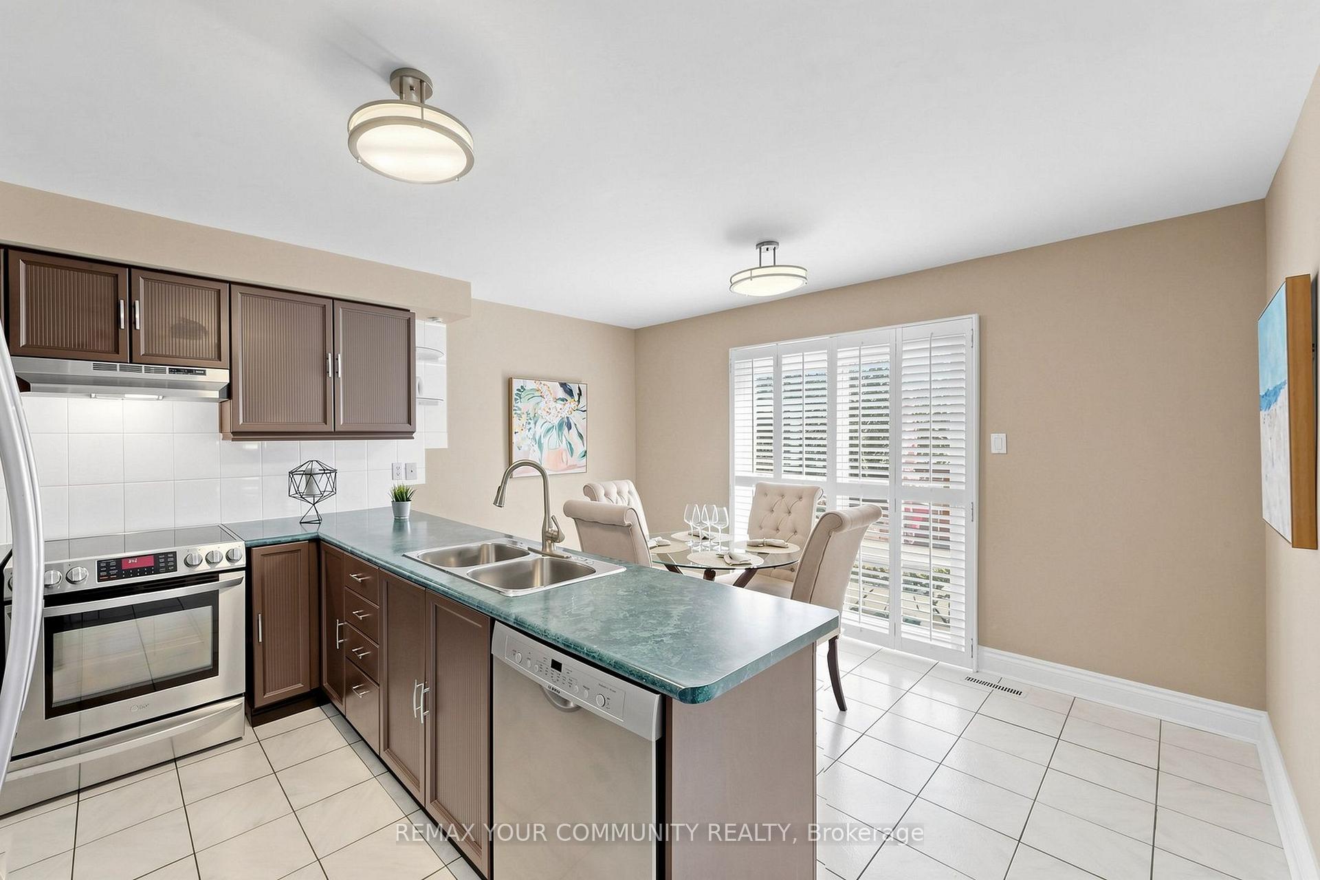 Photo 12 of 172 Patna Crescent, Vaughan, Maple — HOMEH