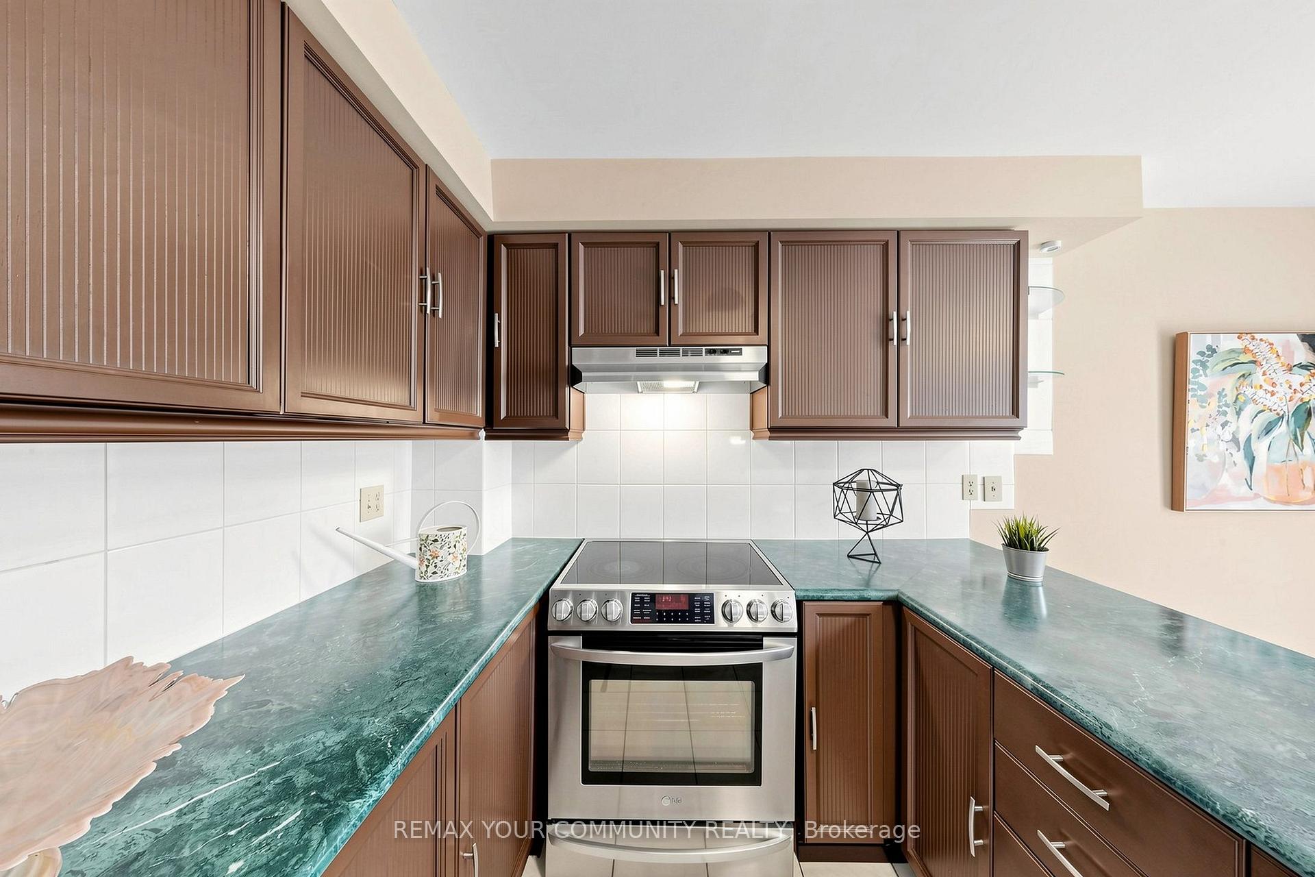 Photo 13 of 172 Patna Crescent, Vaughan, Maple — HOMEH